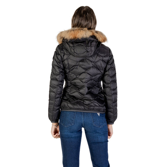 Blauer Femeie Geci